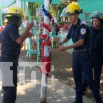 Bomberos inspeccionan tramos de pólvora en el sector del Mercado Mayoreo, Managua