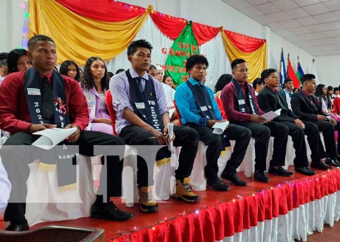 Foto: 92 protagonistas se gradúan del Tecnológico Héroes y Mártires en Bilwi / TN8