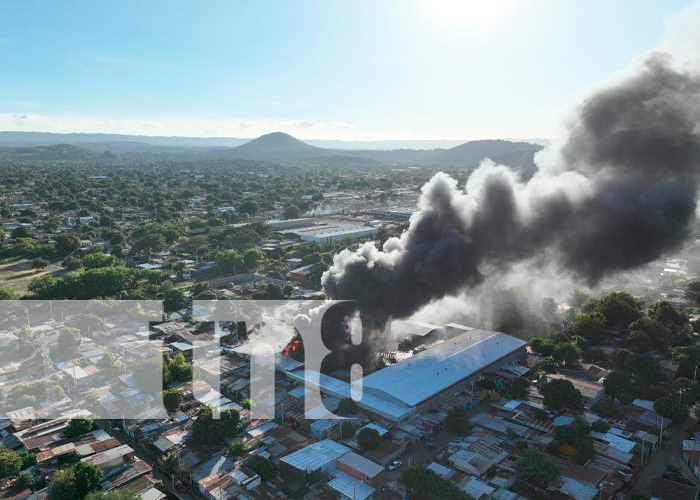 Foto: Voraz incendio en almacén de calzado ocasiona pérdidas millonarias / TN8