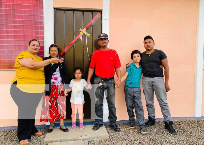 Foto: Jinotega entrega llaves a 5 familias necesitadas /TN8