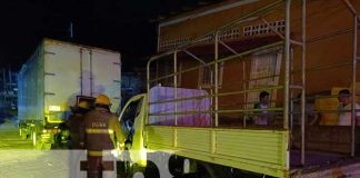 Camioncito por poco y se quema frente a la alcaldía municipal de Río Blanco