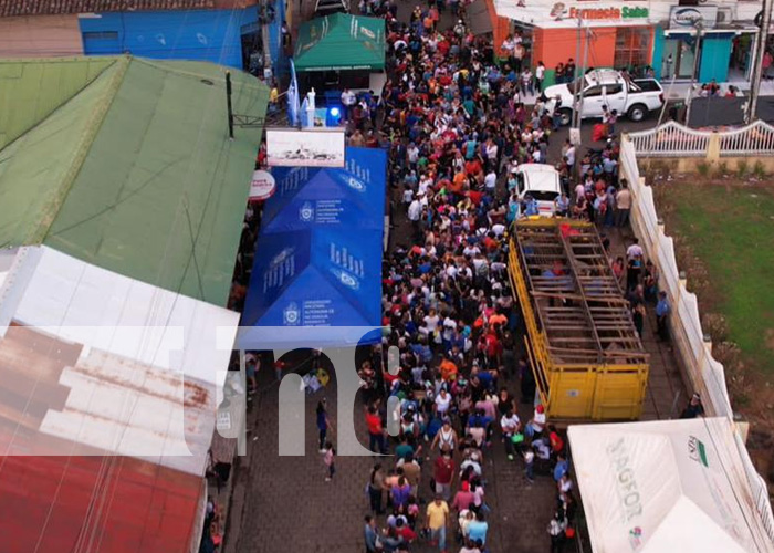 Familias de Nicaragua salen a las calles a celebrar la Gritería