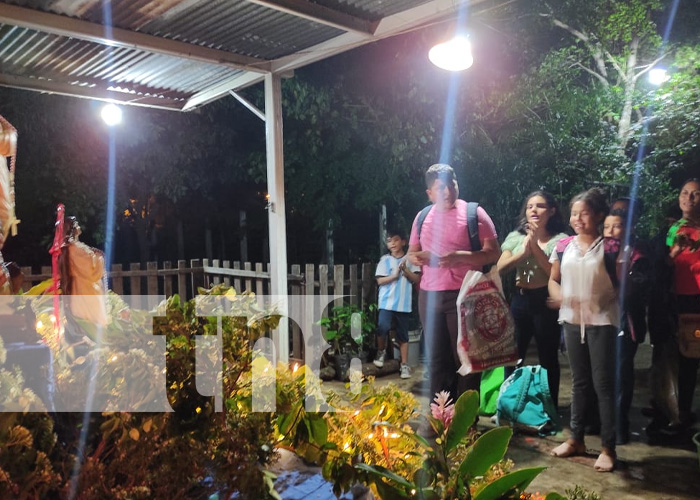 Familias de Nicaragua salen a las calles a celebrar la Gritería
