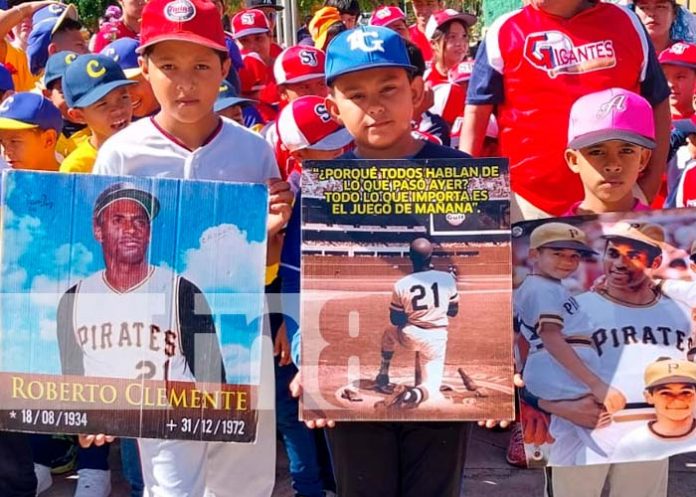 Foto: Tributo al beisbolista Roberto Clemente a 51 años de su paso a la inmortalidad / Cortesía
