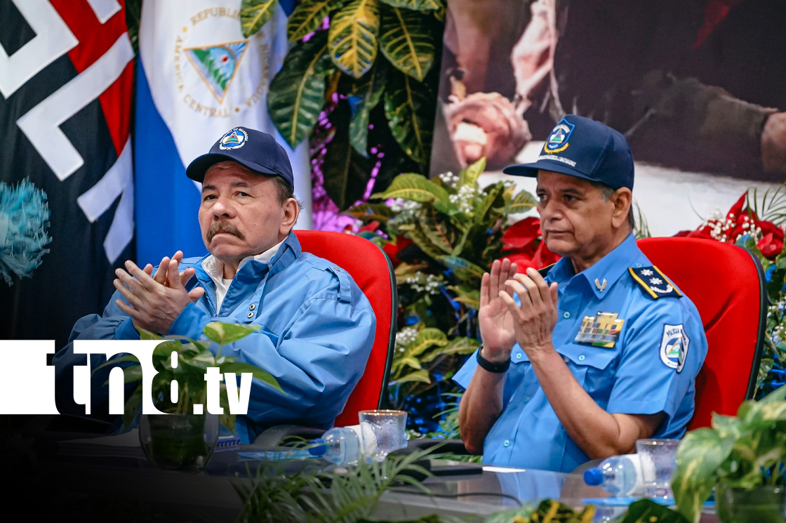 Foto: Presidente Daniel Ortega y Vicepresidenta Rosario Murillo, encabezan acto de graduación policial / TN8