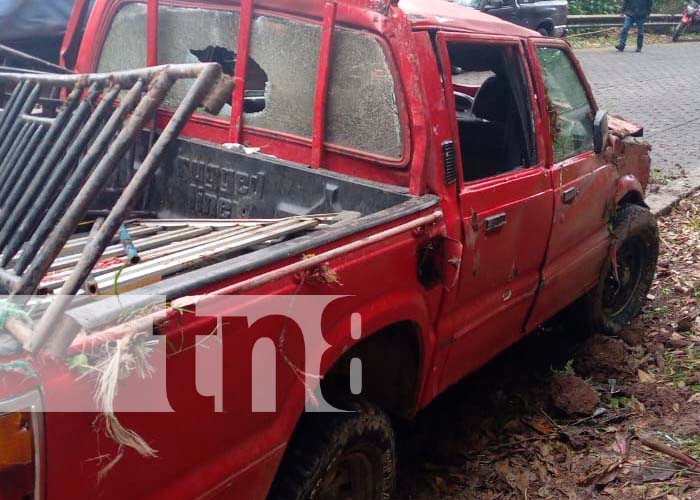 Foto: 1 fallecido y 8 lesionados tras impacto de camioneta en Jinotega / TN8 