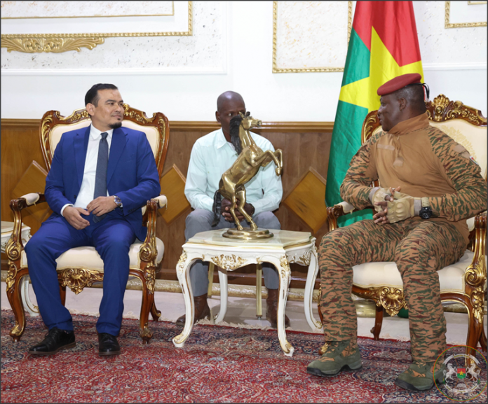 Foto: Nuestro embajador en Burkina Faso, Presenta cartas credenciales /Cortesía