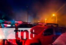 Foto: Un voraz incendio calcinó varios vehículos por las cercanías de la rotonda el Gueguense /Tn8