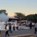 Foto: Bus toma fuego en Carretera Panamericana Norte, jurisdicción Sébaco / TN8