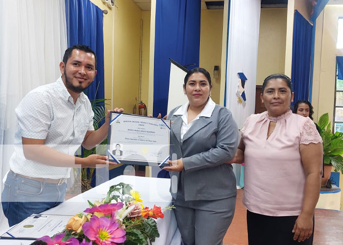 Foto: Entrega de certificaciones técnicos de inglés en Matagalpa / TN8