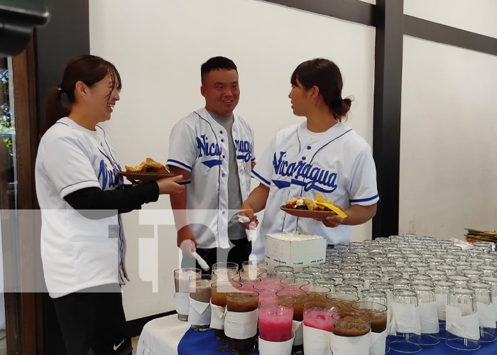 Equipo de béisbol femenino japonés recibe cálida bienvenida en Nicaragua