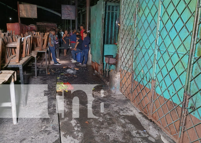 Carbón encendido desata alerta de incendio en el Mercado Oriental, Managua