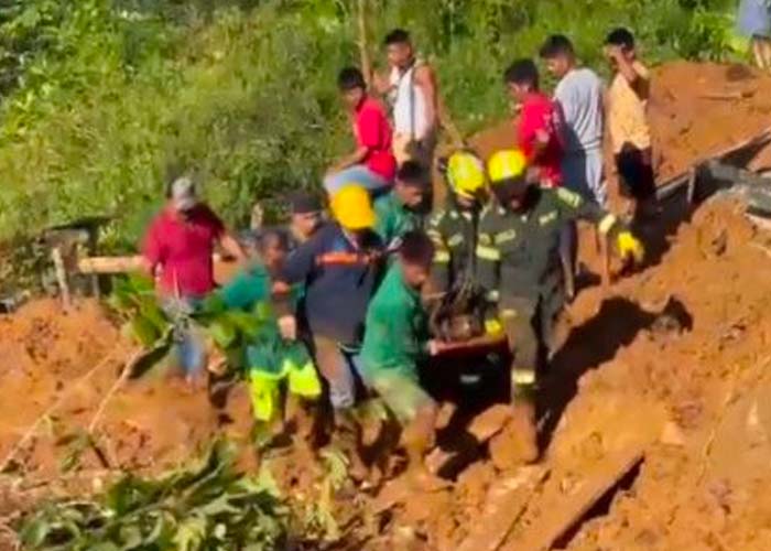 Foto:Deslizamientos en Colombia: 33 muertos, la mayoría niños, en vía Medellín-Chocó / Cortesía  
