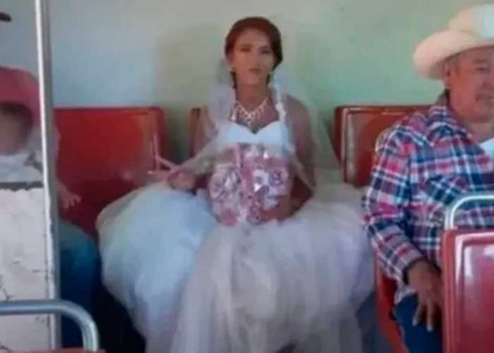 Foto: La novia valiente que dijo 'sí' al amor y al bus /cortesía