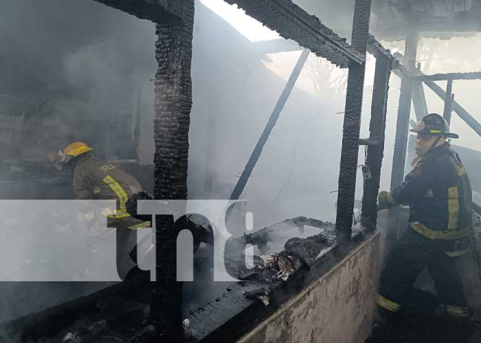 Un fallecido y un quemado: Arden en llamas tres viviendas en la Racachaca