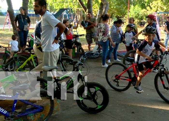 Inauguración del año deportivo de ciclismo en Villa Progreso, Managua 