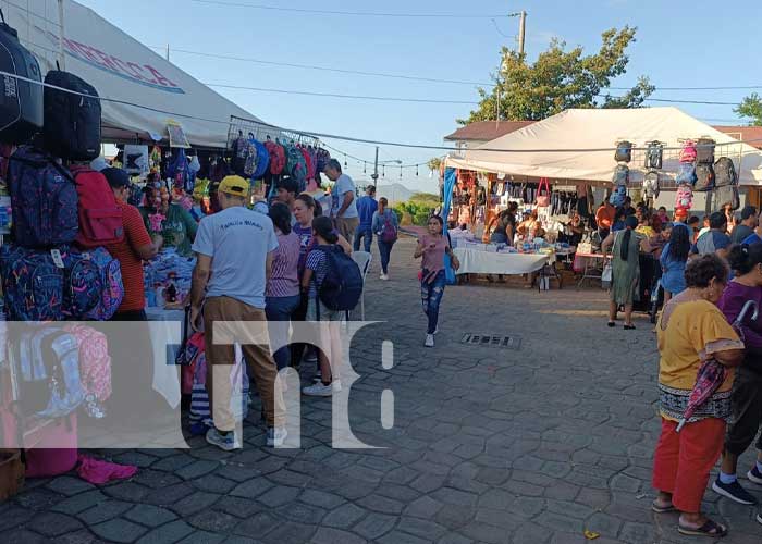 Foto: Exitosa Feria escolar en el Parque Nacional de Ferias / TN8