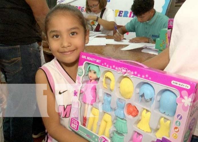 Foto: Niños del colegio Experimental México reciben juguetes de cara al inicio escolar 2024/TN8
