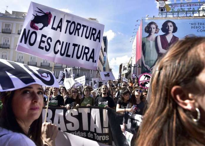 Vuelven las corridas de toros a la Ciudad de México y se desatan las protestas