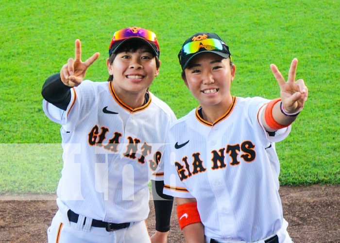 Foto: Partido entre Yomiuri Giants y la selección nacional de béisbol femenino en Masaya/TN8