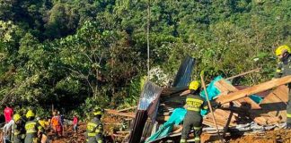 Foto:Deslizamientos en Colombia: 33 muertos, la mayoría niños, en vía Medellín-Chocó / Cortesía