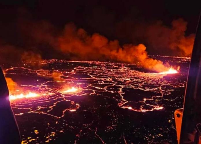Foto: Espectacular Erupción Volcánica Ilumina el Cielo de Islandia / Cortesía