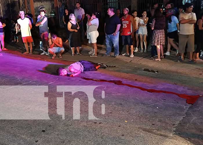 Foto: Peatón muere tras ser arrollado por microbús en el barrio La Fuente / TN8