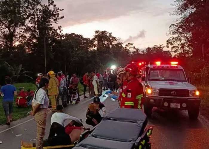 Vuelco de un autobús en Los Chiles, Costa Rica deja decenas de heridos