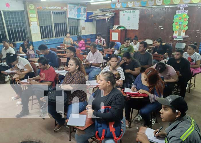 Estudiantes del turno nocturno inician Ciclo Escolar 2024 en el distrito VII de Managua