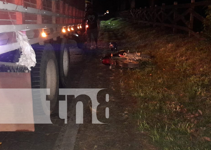 Choque entre motocicleta y toro deja a hombre hospitalizado en Jalapa