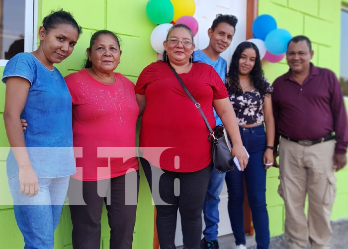 Foto: Familias de Granada recibieron llaves de su nuevo hogar / TN8