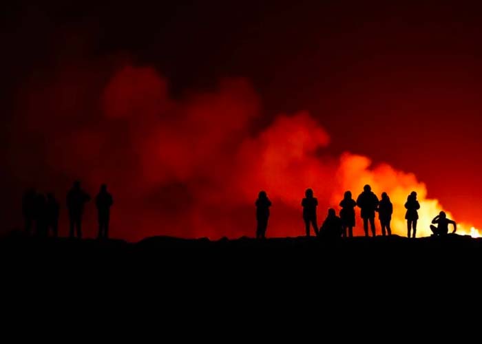 Foto: Espectacular Erupción Volcánica Ilumina el Cielo de Islandia  / Cortesía