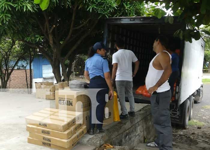 Foto: Llegan paquetes escolares a la Isla de Ometepe / TN8