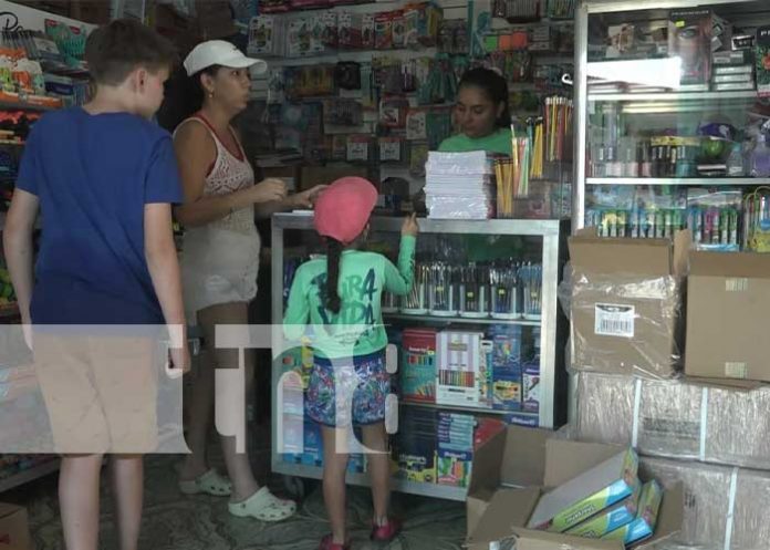 Foto: Ometepe: Comerciantes activados con amplia oferta en artículos escolares / TN8