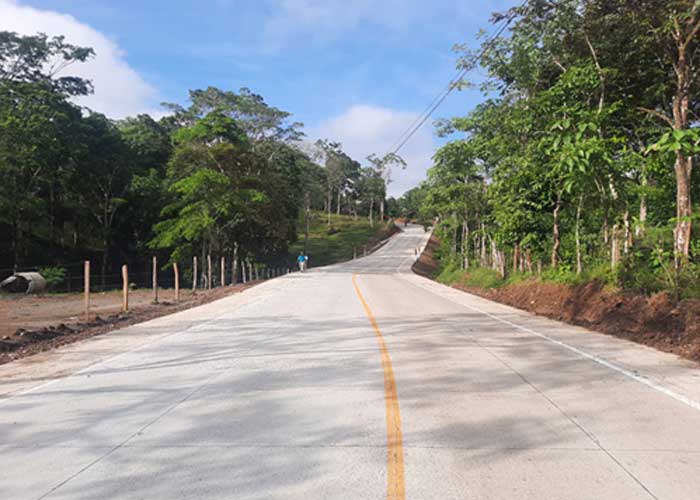 Gobierno culmina 2 kilómetros de concreto hidráulico en Río San Juan