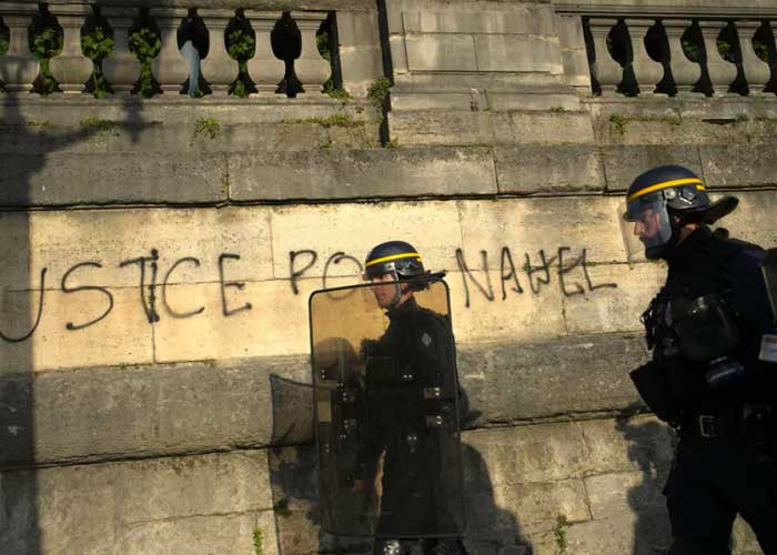 Francia juzga a tres policías por agredir a un joven negro