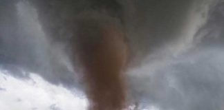Tornado causa destrozos y pánico en el sur de Florida