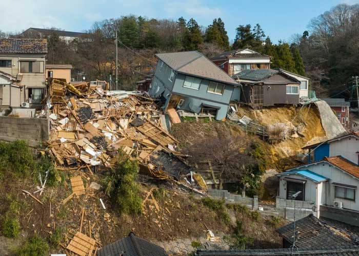 Potente terremoto en Japón deja al menos 48 muertos 