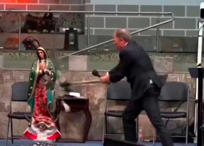 Pastor destruye una figura de la Virgen de Guadalupe