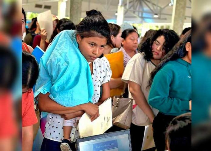 Joven busca mejor futuro para su bebé en Nicaragua