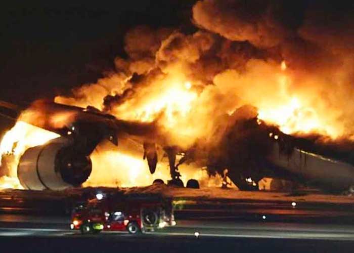 Cinco muertos en colisión de dos aviones en aeropuerto de Tokio