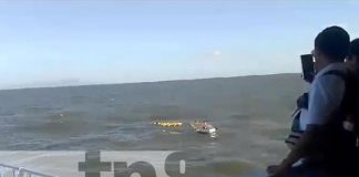 Foto: Panga naufraga en las aguas del lago Cocibolca en Moyogalpa, Ometepe/TN8