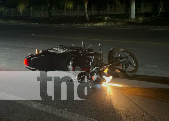 Motociclista colisiona con canino en la carretera a Managua en Juigalpa