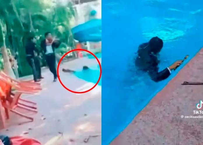 Mariachi cae a la piscina durante la serenata y el video causa sensación