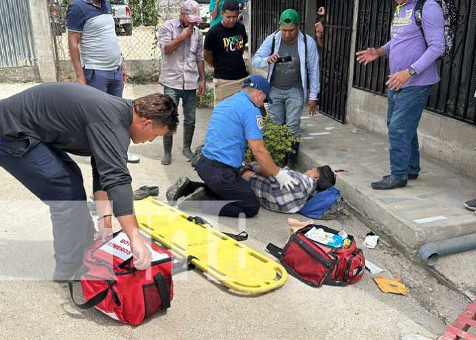 Motociclista gravemente herido tras choque con camioneta en Jalapa