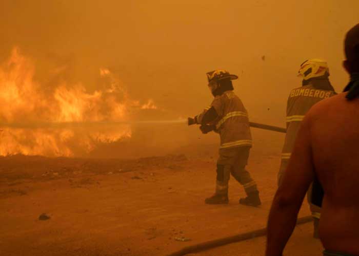 Número de fallecidos en Chile por los incendios aumenta a 133