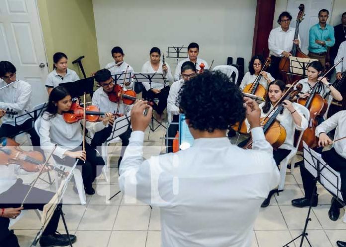 Inauguración de clases en la Escuela Alfredo Barrera, Managua