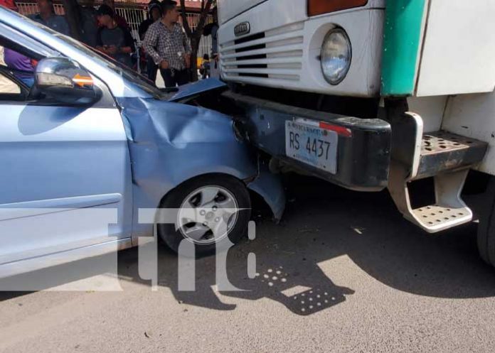 Foto: Cadete de taxi impacto en camión ganadero en Estelí/Cortesía