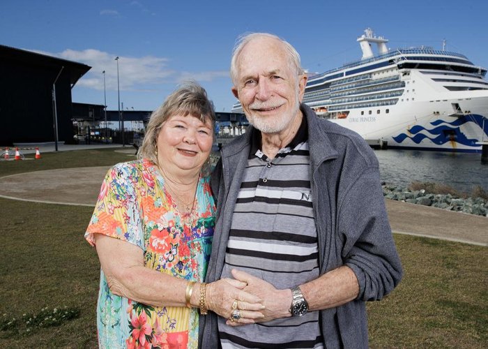 "Mejor que un asilo" Una pareja de jubilados lleva 500 días en el mar