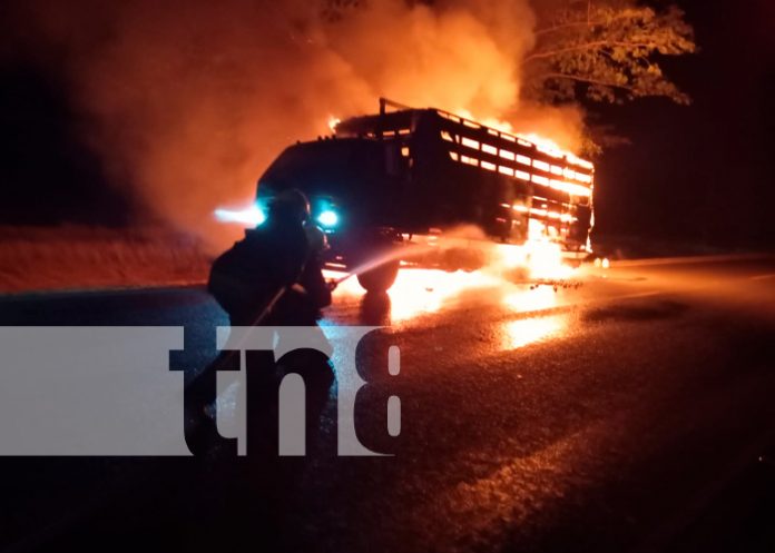 Foto: Voraz incendio en carretera norte /TN8